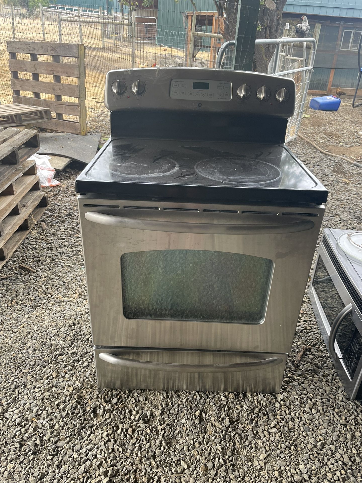 Stove/oven + Microwave