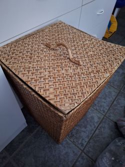 Extra large Wicker Storage Basket with Lid