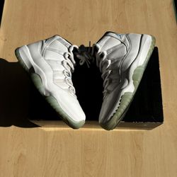 Jordan 11 Legend Blues 