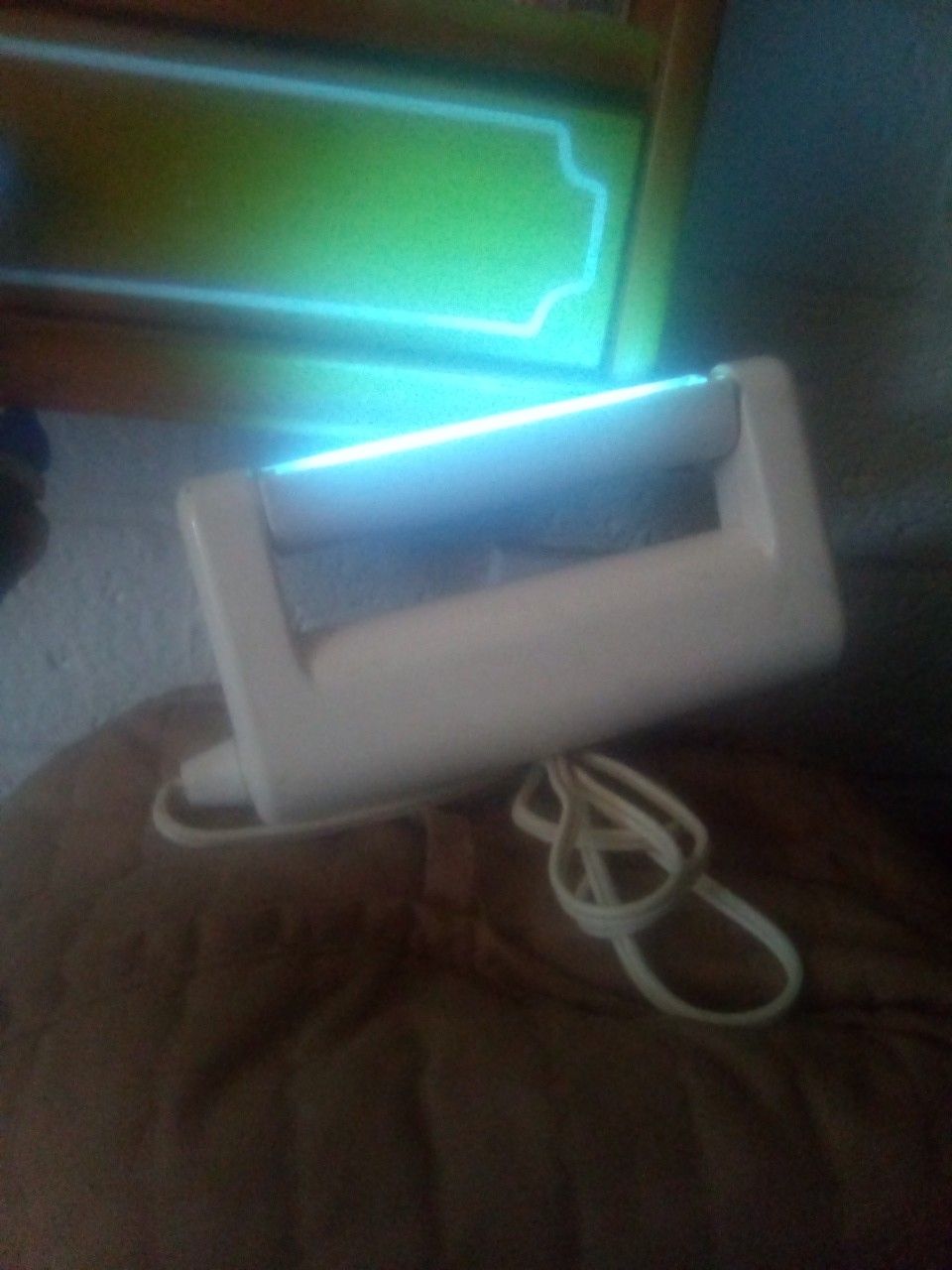 Six and a half inch handheld UV light swivel headhip