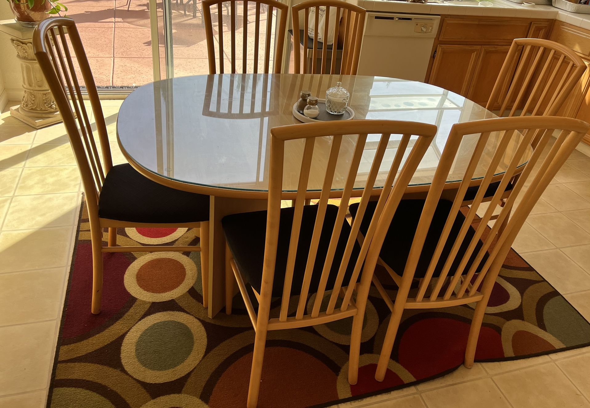 Beautiful oval table with 6 chairs and glass protective top