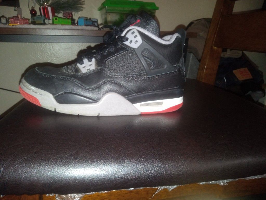 Jordan, Color Black,Red,Grey, White. Size 5 In Boys