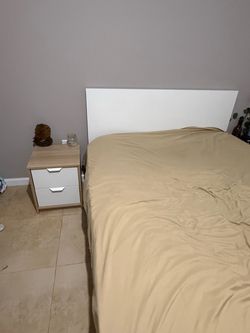 Gratis free cama y colchon 2 mesas de noche FULL SIZE