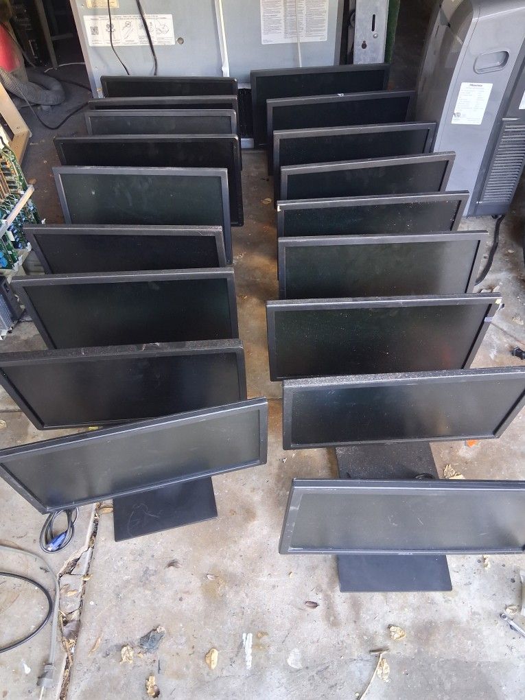 Lot of nineteen 20" Dell computer monitors 