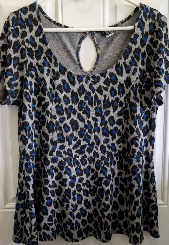 Womens Torrid Size 1 Or 14-16. Gray, Blue, Black. Leopard, Cheetah Print. 88% Rayon, 10% Nylon, 2% Spandex. East or West