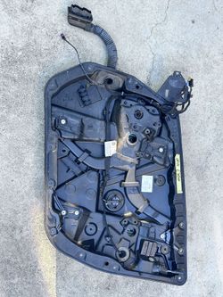 2016-2020 Mercedes Benz C300 Front  Right Window Regulator Oem 