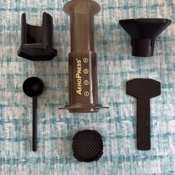 AeroPress Coffee Maker Complete Set – Great Condition