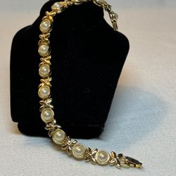 Gold Tone Faux Pearl Link Bracelet