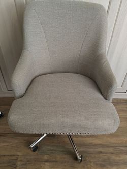 Comfy Adjustable Tilting Office Chair