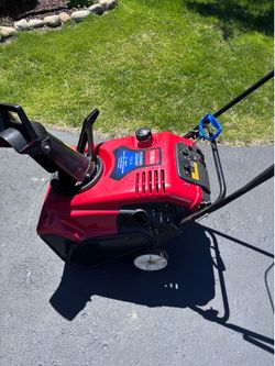 Snowblower - Toro Power Clear 721 E