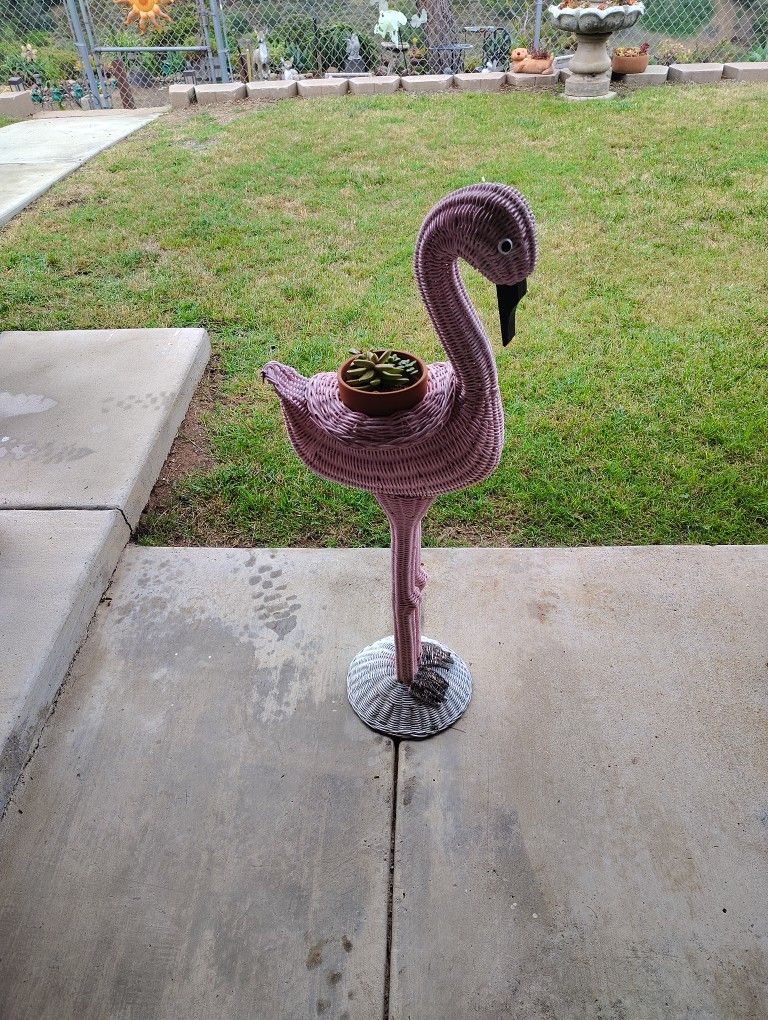 Wicker,Pink Flamingo 🦩 Plant Holder