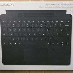 Microsoft Surface Pro Signature Keyboard with Fingerprint Reader – Black