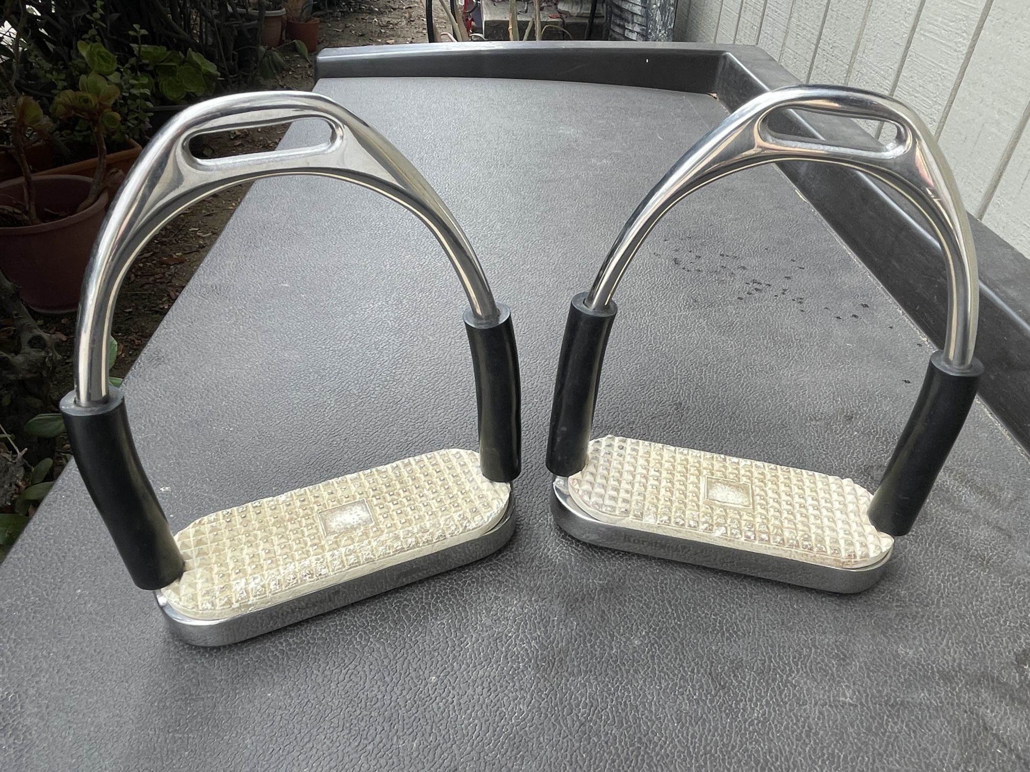 Korsteel 4.5” Stirrup Irons