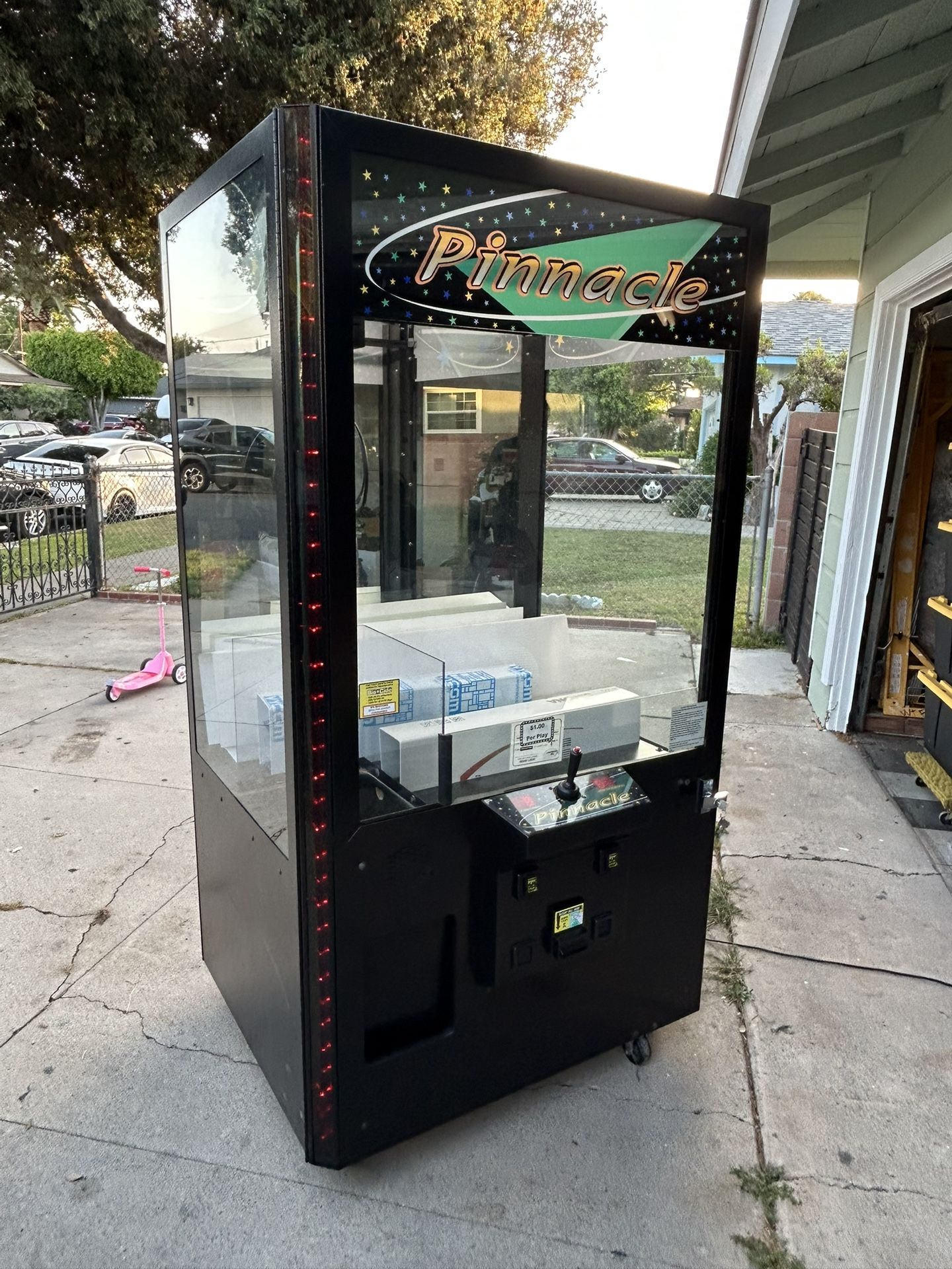 Pinnacle Claw Machine