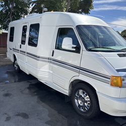 1996 Volkswagen Rialta Winnebago 21’