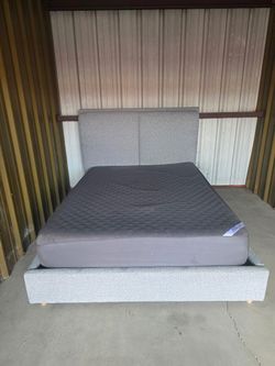 Queen Bed.