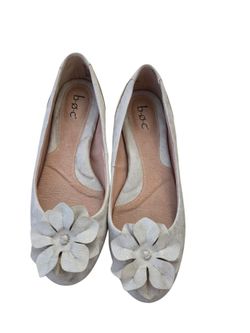 B.o.c. cream/gold metallic flats with large flower, 7. EUC.