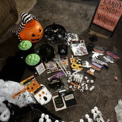 Halloween Decor & Supplies