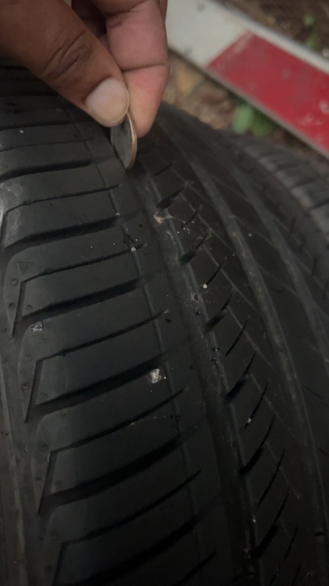 235/40 R19