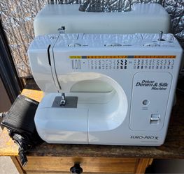 Euro-Pro Deluxe Denim & Silk Machine Sewing Machine