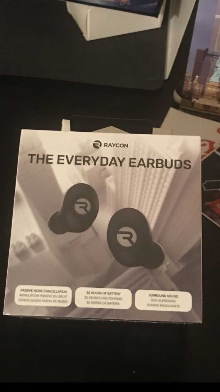 RAYCON ear Phones( raycon Everyday Earbuds) Brand New 