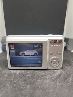 Fujifilm FinePix J Series J10 8.2MP Digital Camera - Silver Fujifilm FinePix J Series J10 8.2MP Digital Camera - Silver