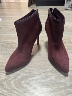 Burgundy boots heels size 6
