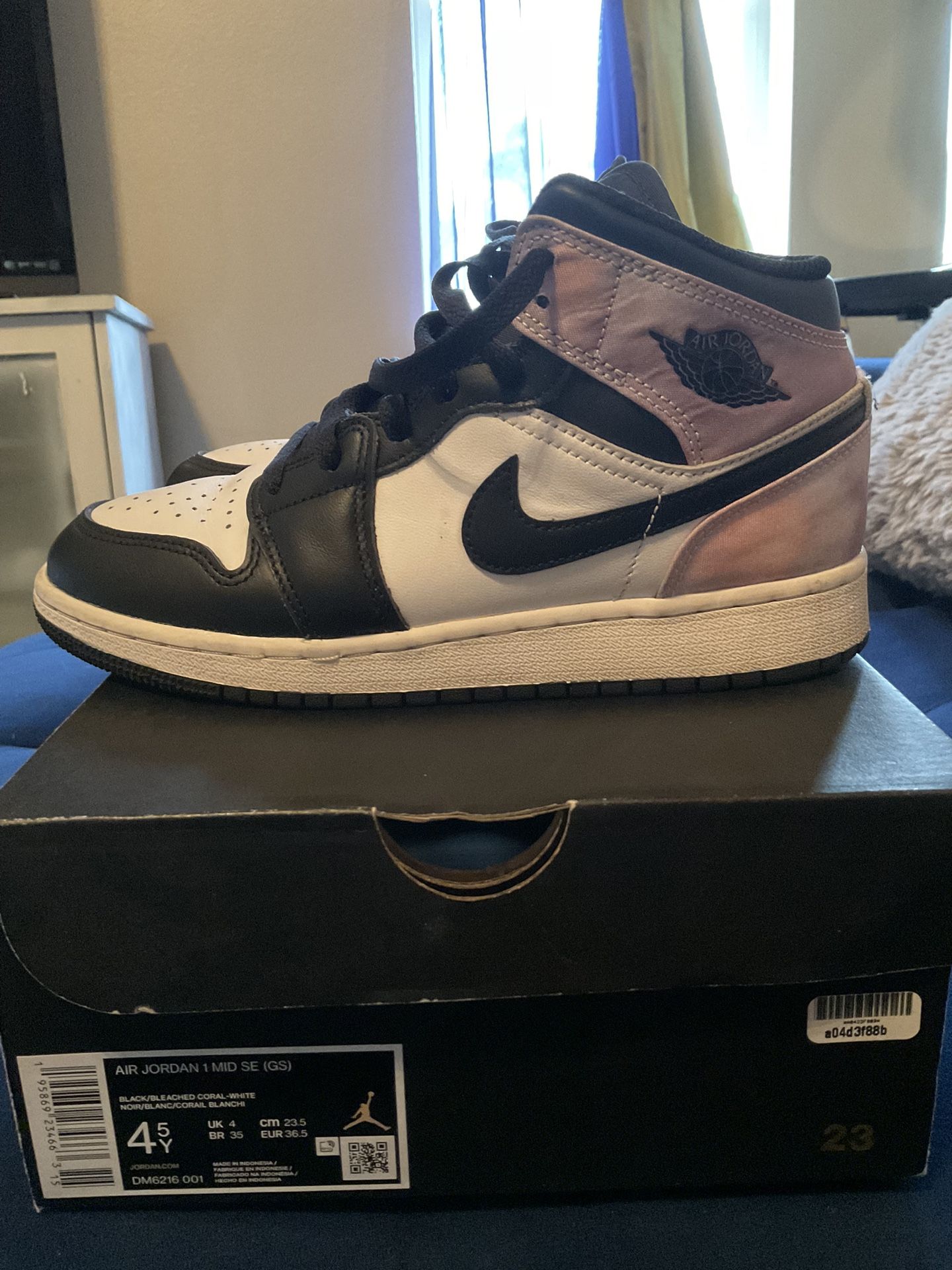 Jordan 1 mid Beached Coral