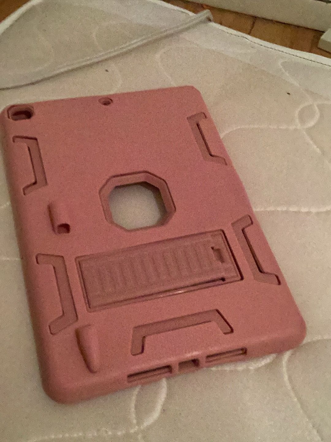 iPad 9/10 Like an Otter Box No Cracks Your iPads Anymore