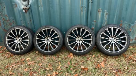 4-AMG Mercedes-Benz  Wheels & Tires 275/40/22 Continental
