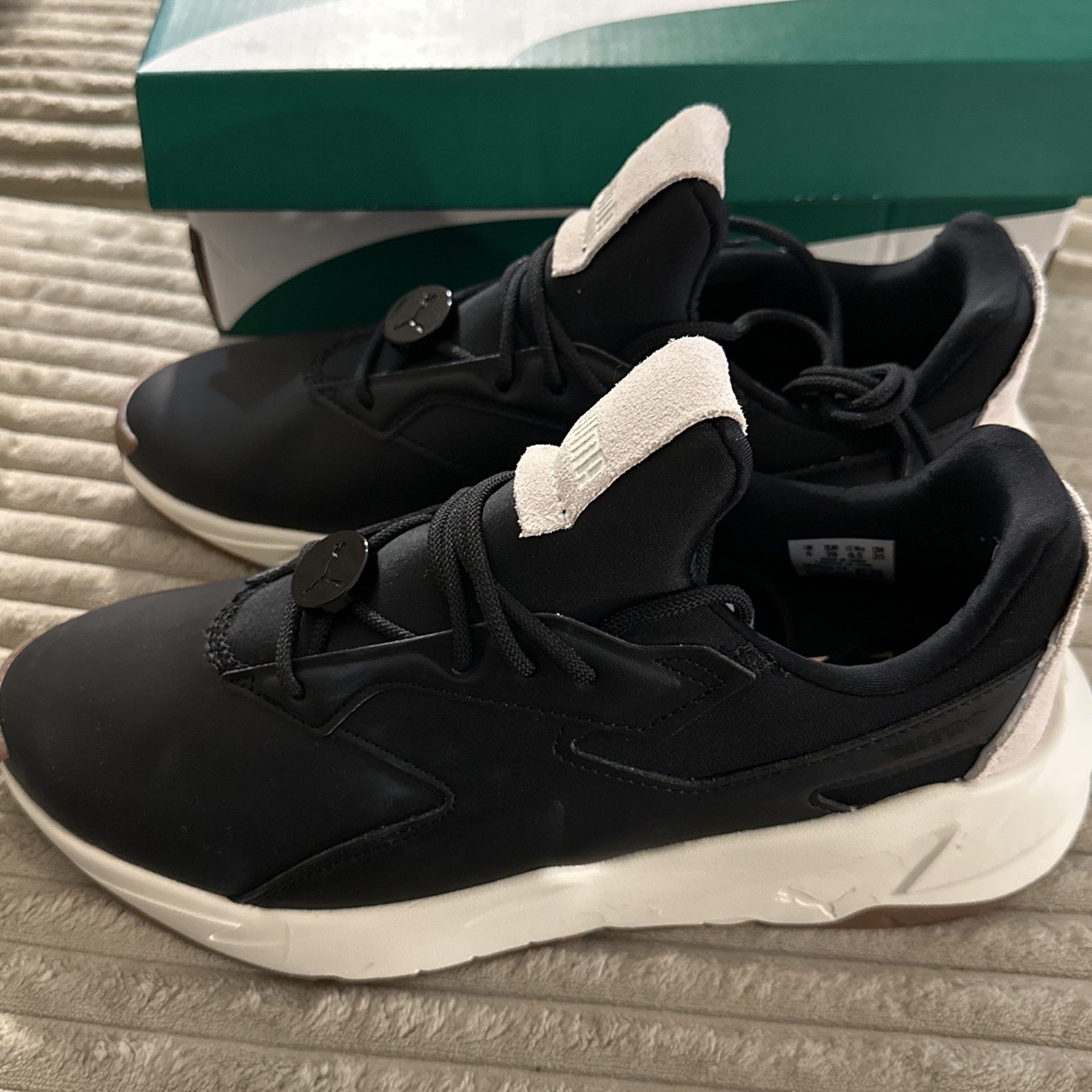 New Women’s 8.5 Puma Sneakers