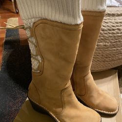 UGG SKYLAIR Womens Size 8 Used 2x Great Condition
