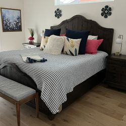 Magnussen Home 5 Piece Wood Bedroom Set