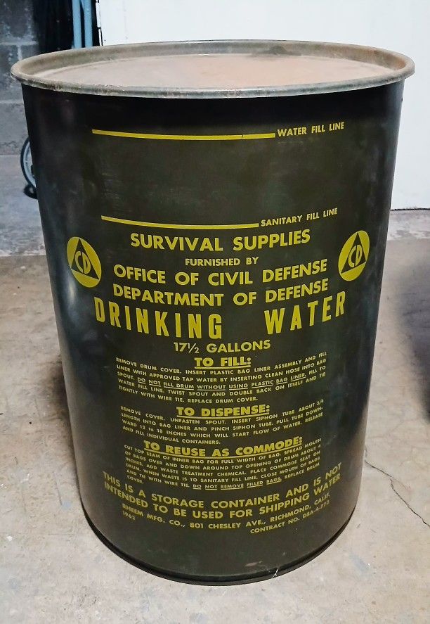 CIVIL DEFENSE MILITARY GRADE 17.5 GALLONS STORAGE LARGE CANISTER DRUM IN VERY GOOD CONDITION ☆GARAGE KEPT☆ PERFECT FOR MAN-CAVE FOR STORAGE/TRASH BIN 