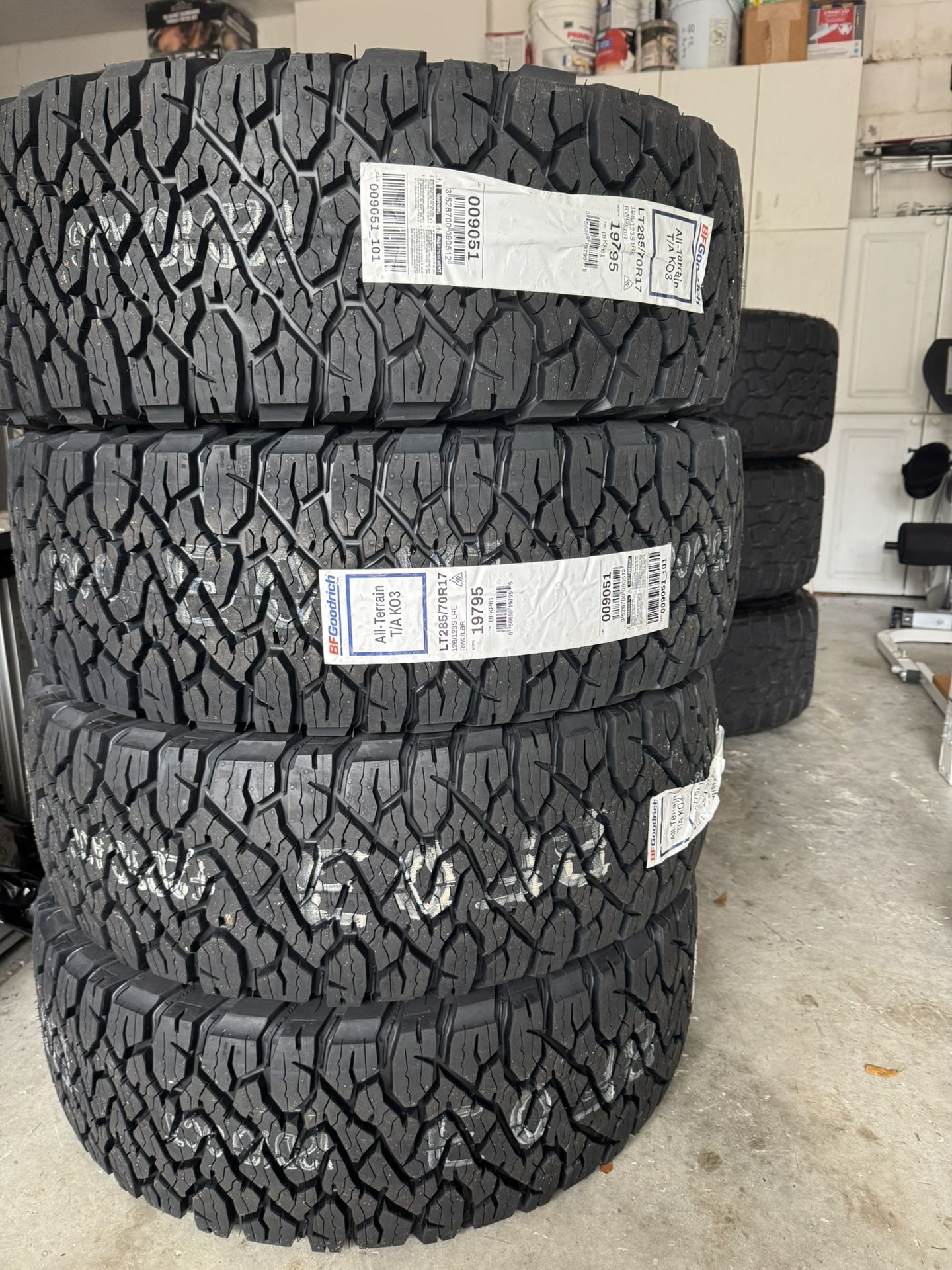 LT285/70/17 - Bf Goodrich K03 X 4 -$1000.00