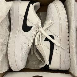 Nike Air Force 1 - Size 4Y (youth)