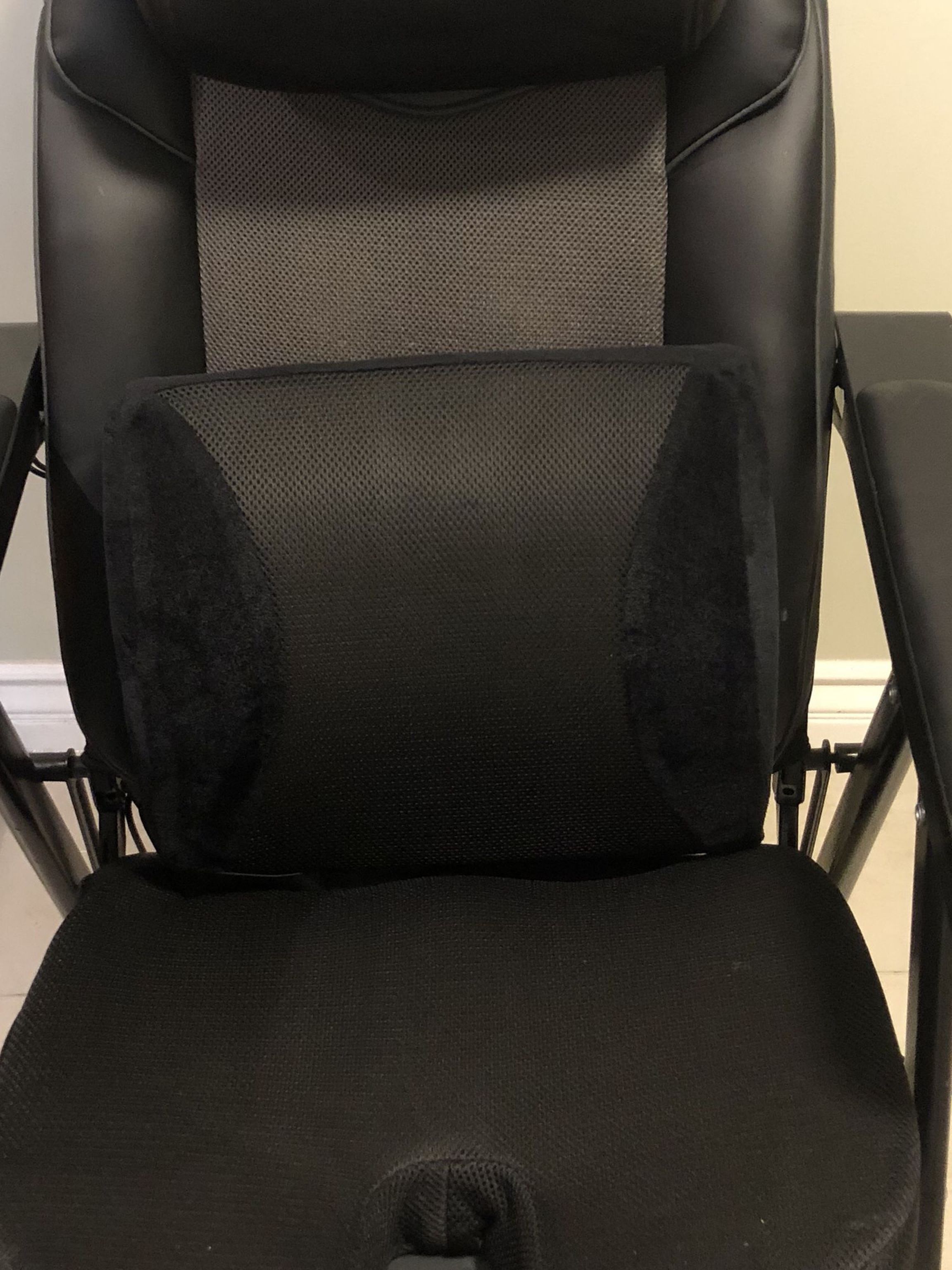 SharperImage Multifunction Plus Heat Massage Chair ( Phone Charging)