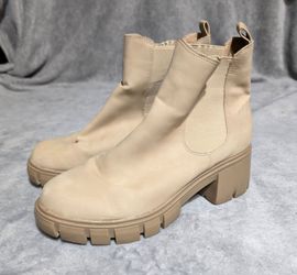 Madden Girl Haven Boots Size 8