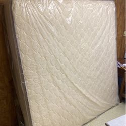NEW KING SIZE MATTRESS AVAILABLE 250.00$