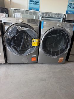 Brand New Whirlpool Front Load Washer and Gas Dryer Set