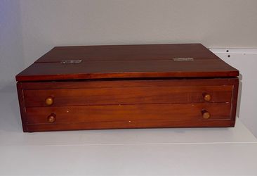 Wooden Box Artist
