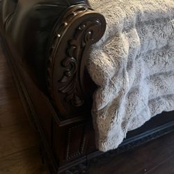 Victorian Luxury Tufted King Bed Frame – Dark Leather, Statement Piece