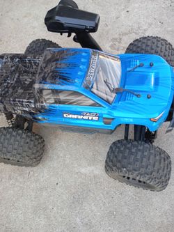 Carrito de control remoto en buenas condiciones