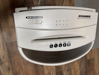 Sylvania 9-Sheet Cross-Cut Paper Shredder