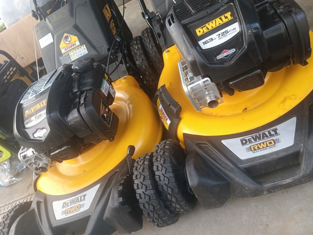 Lawnmower DeWalt Propelled 22in 7.25