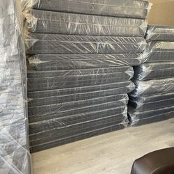 QUEEN MATTRESS AND BOXSPRING