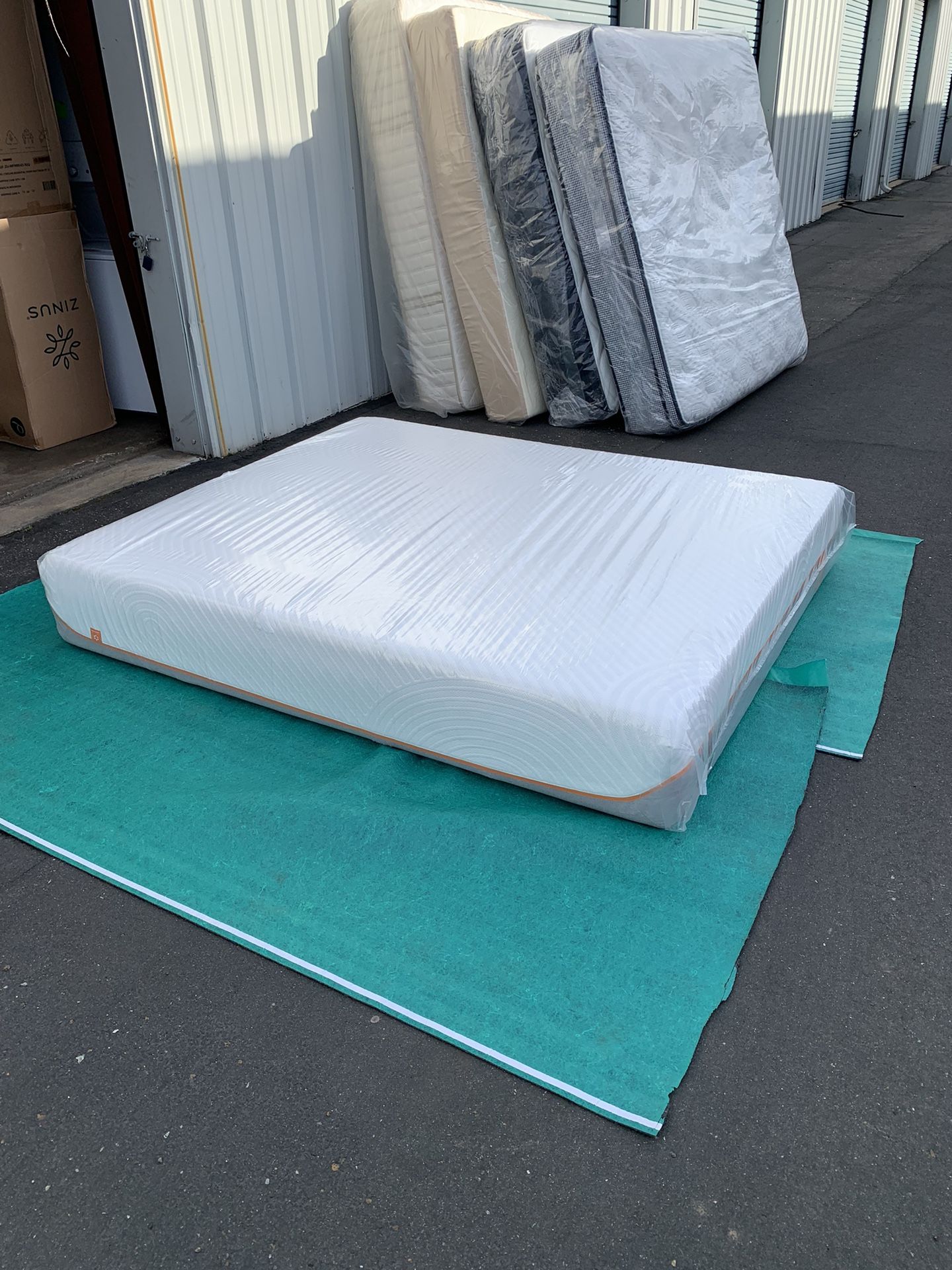 TEMPUR PEDIC COUNTER SUPREME CAL King METTRESS