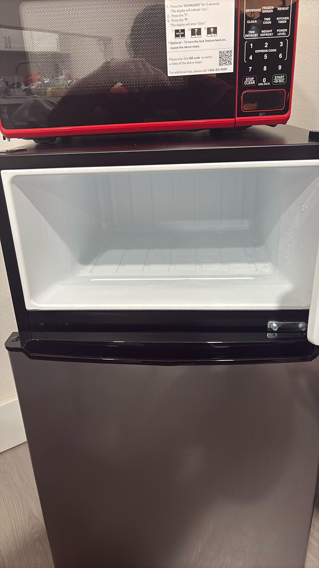 Galanz Mini Fridge