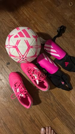 Soccer shoes