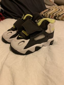 Nike air turf size 4C